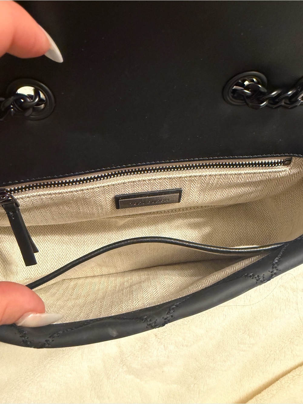Tory Burch Fleming Quilted Chain Shoulder Bag in Black - Picture 5 of 5